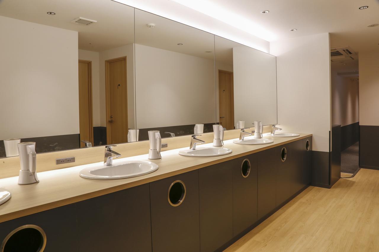 White Hostel Shinsaibashi Osaka Dış mekan fotoğraf